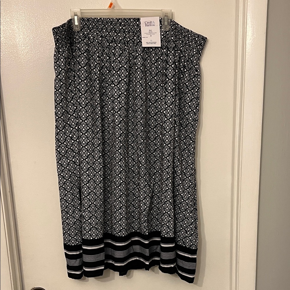 Croft & Barrow Women's Midi Skirt in Black and White Pattern